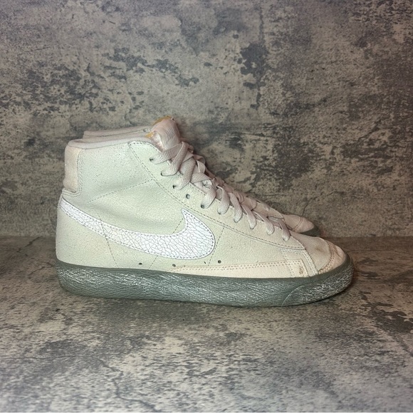 Nike Blazer Mid '77 EMB Summit Sneakers DV0797-100 Mens sz 8.5 - Picture 1 of 6